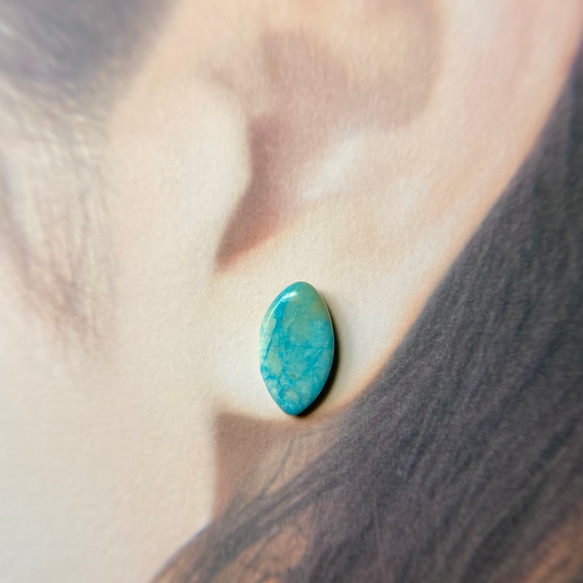 天然ブルーオパール14kgf片耳ピアス☆ペルー産原石から磨いた１点もの 4枚目の画像