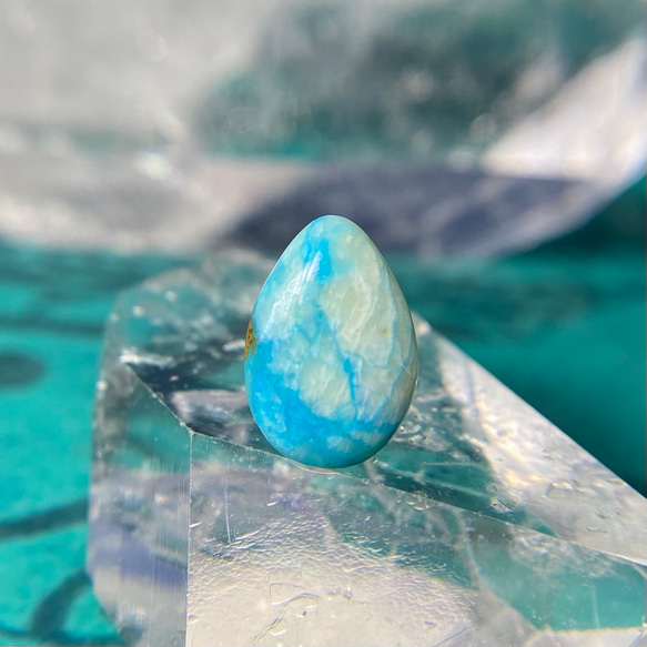 天然ブルーオパール14kgf片耳ピアス☆ペルー産原石から磨いた１点もの 1枚目の画像