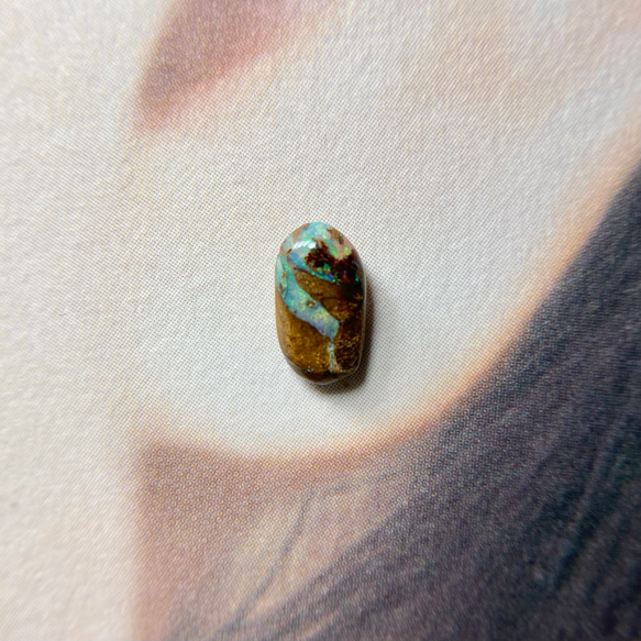 天然ボルダーオパール14kgf片耳ピアス☆オーストラリア・Yowah産原石から磨いた１点もの！ 2枚目の画像