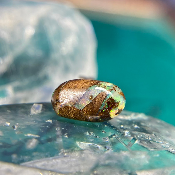 天然ボルダーオパール14kgf片耳ピアス☆オーストラリア・Yowah産原石から磨いた１点もの！ 4枚目の画像