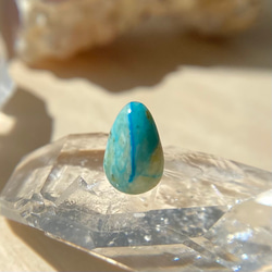 天然ブルーオパール14kgf片耳ピアス☆ペルー産原石から磨いた１点もの 3枚目の画像