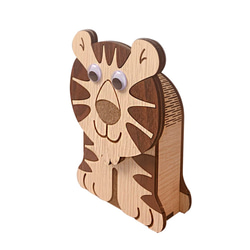 木頭方程式【客製化─可刻字】 木雕音樂盒-老虎  動物／裝飾品／文具／禮物／贈品／木雕／贈禮／音樂盒 第2張的照片