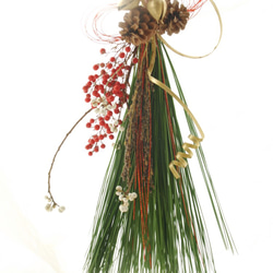 【Creema限定】フレッシュの大王松で作った南天 お正月飾りスワッグ 6枚目の画像