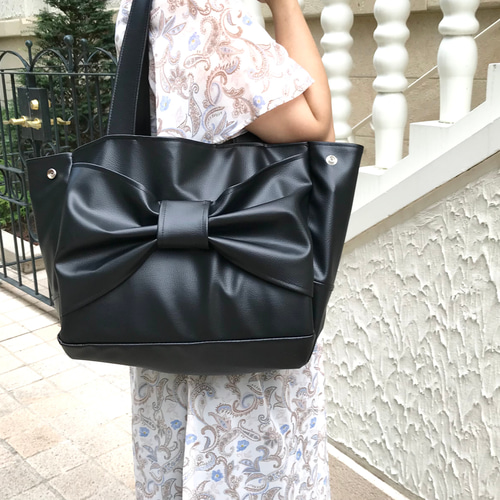 大人も似合うリボンディテール✴︎..:*☆ フェイクレザーリボンバッグ