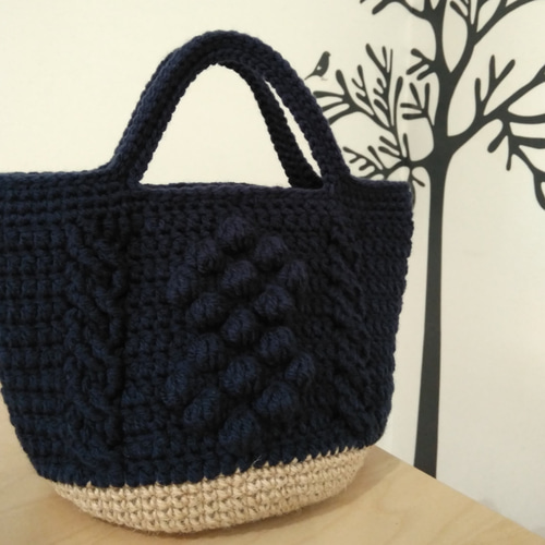 ネイビー ポンポン付き編みバッグ ネイビー ポンポン付き編みバッグ