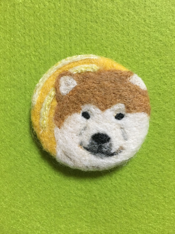 羊毛フェルトブローチ 秋田犬 1枚目の画像