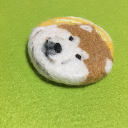 羊毛フェルトブローチ 秋田犬 4枚目の画像