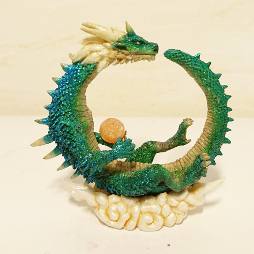 【精品】文玩桃の実 緑松石入り 覇王龍彫刻円玉 16mm 龍神の輪～龍玉(黄色) 立体・オブジェ 三乃龍（みのりゅう） 通販