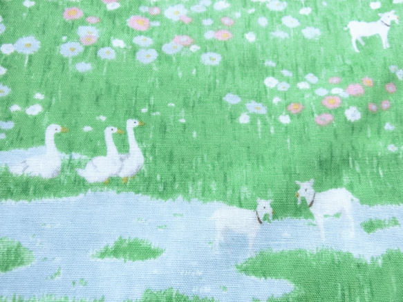 【送料無料】水彩風　草原 動物　ゆったりワンピース　黄緑 2枚目の画像