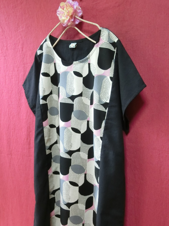 ◆SALE￥2,400引き!!◆北欧調模様　半袖切り替えワンピース　黒×ピンク 3枚目の画像
