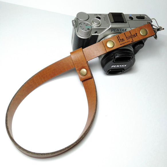 スライド式の長さ調節可能なレザー製カメラハンドストラップ ブラウン 1枚目の画像