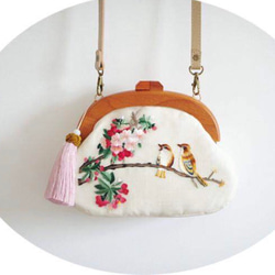 手作り鞄 刺繍鞄 ハンドメード 花と鳥 バッグ 1枚目の画像