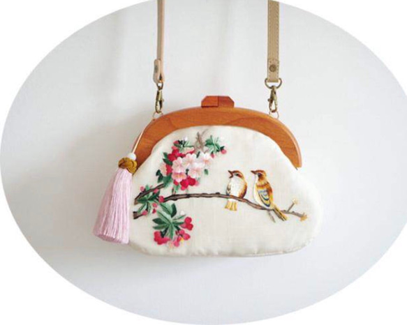手作り鞄 刺繍鞄 ハンドメード 花と鳥 バッグ 1枚目の画像
