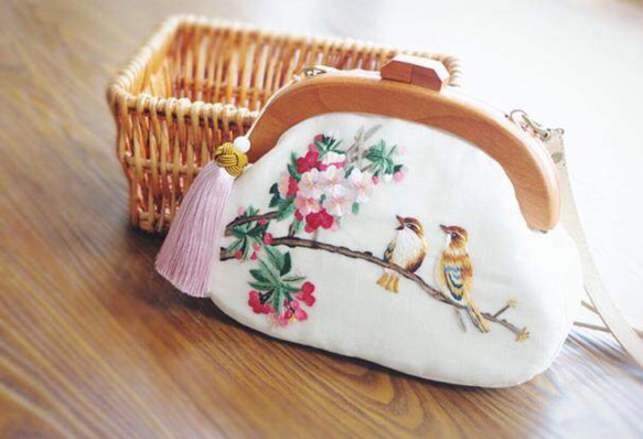 手作り鞄 刺繍鞄 ハンドメード 花と鳥 バッグ 2枚目の画像