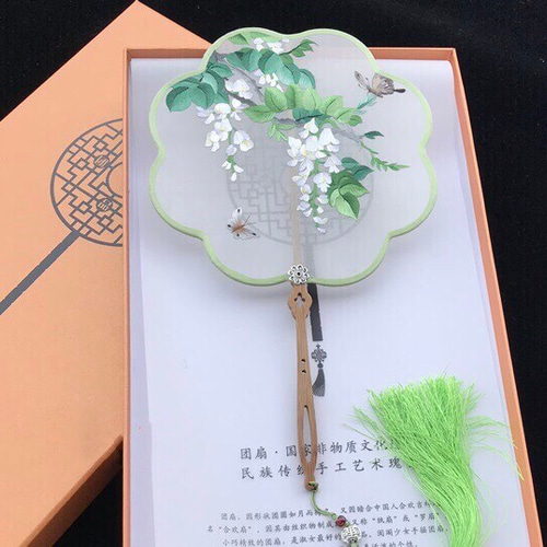 手縫い蘇州刺繍団扇 字のオーダーできる 白い花と蝶刺繍団扇