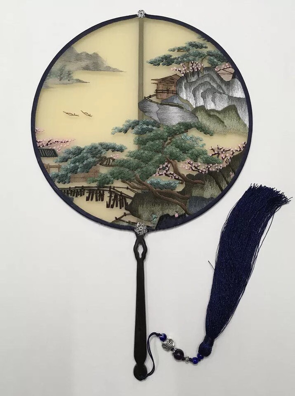 中国伝統工芸品、両面刺繍の山水画です。 中国伝統工芸品、両面刺繍の山水画です。