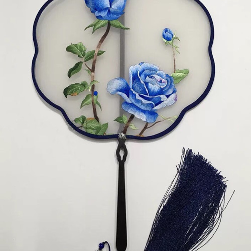 中国伝統工芸品、両面刺繍の山水画です。