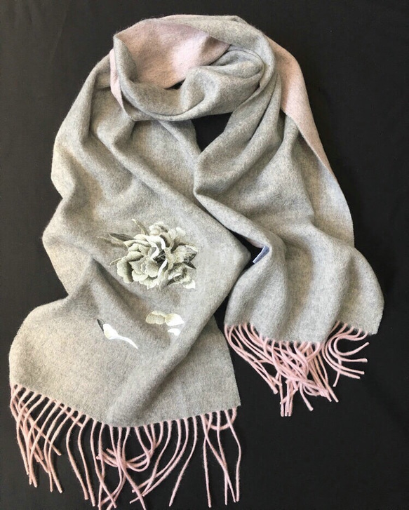 刺繍 ウールマフラー 手縫い蘇州刺繍ウールスカーフ、ストール、冬マフラー 1枚目の画像