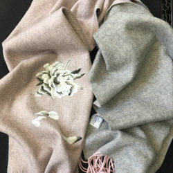 刺繍 ウールマフラー 手縫い蘇州刺繍ウールスカーフ、ストール、冬マフラー 2枚目の画像