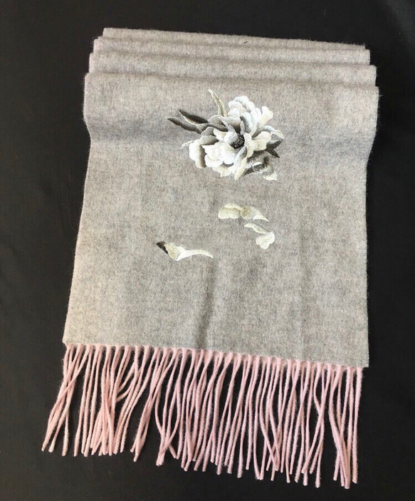 刺繍 ウールマフラー 手縫い蘇州刺繍ウールスカーフ、ストール、冬マフラー 4枚目の画像