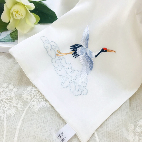 鶴ハンカチ 手縫い蘇州刺繍シルク ハンカチ 鶴刺繍ハンカチ 3枚目の画像