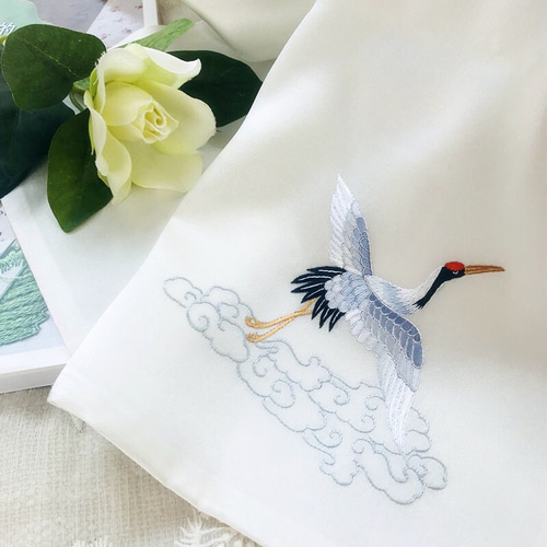 鶴ハンカチ 手縫い蘇州刺繍シルク ハンカチ 鶴刺繍ハンカチ