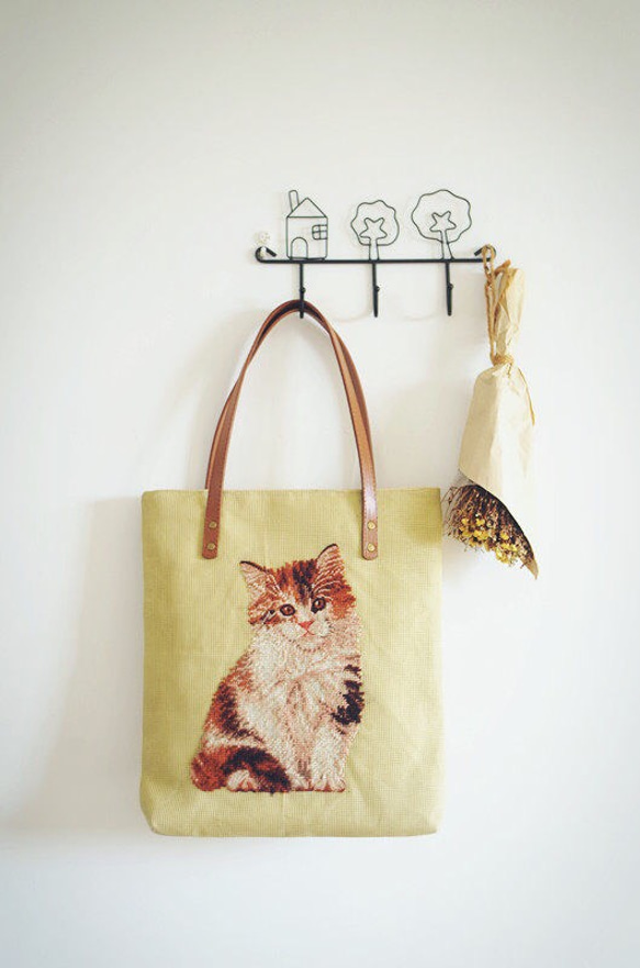 猫刺繍バッグ 手縫い羊毛刺繍バッグ 刺繍鞄 1枚目の画像