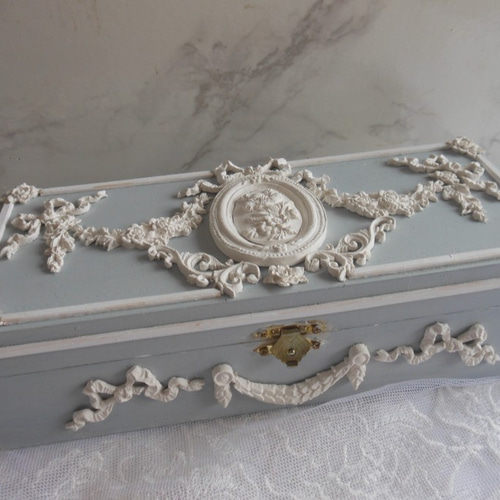 シャビーシック　薔薇のレリーフ付きトレイBOX 楽天市場】スクエアトレー ゴールドローズ 【薔薇雑貨 ローズ雑貨