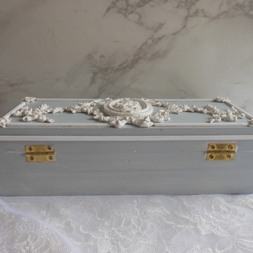 シャビーシックなロココ調レリーフ小箱・ジュエリーボックス・小物入れ