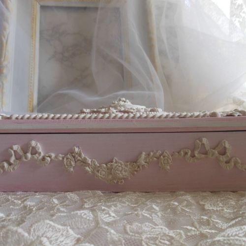 シャビーシックなロココ調レリーフボックス・小物入れ・マスク