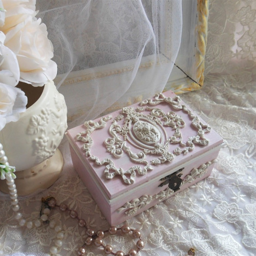 シャビーシックなロココ調レリーフ小箱・ジュエリーボックス・取り外し