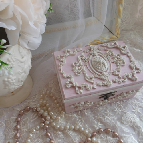 シャビーシックなロココ調レリーフ小箱・ジュエリーボックス・取り外し