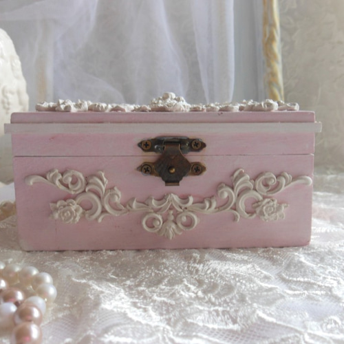 ロココ♡シャビー♦️アンティーク雑貨 ８点セット♦️エレガント ローズ♦️送料込 姫系家具】エレガントなロココ調デザインのキャビネットが入荷しました