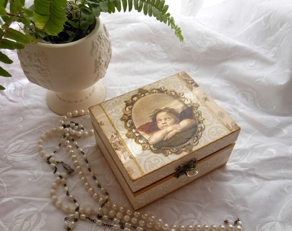 Mojiko329様ご購入用アンティーク調ラファエロの天使の小箱・ジュエリーボックス・小物入れ 1枚目の画像