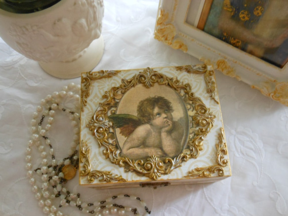 ヴィンテージ調ラファエロの天使の小箱・ジュエリーボックス・小物入れ