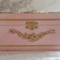 天使と薔薇のレリーフのアンティーク小箱、ジュエリーボックス 4枚目の画像