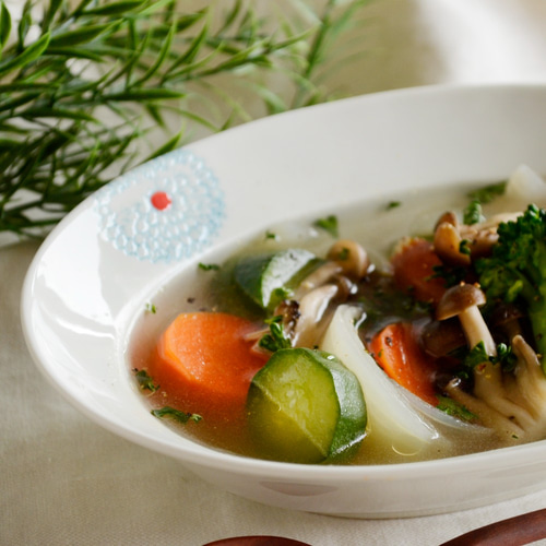 波佐見焼◎勲山窯◎ダリア(レッド) 楕円鉢 中皿 有限会社勲山製陶 通販