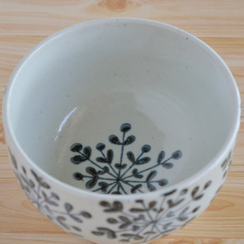 波佐見焼◎勲山窯◎雪の花 まる碗 (黒) 茶碗・めし碗 有限会社勲山製陶