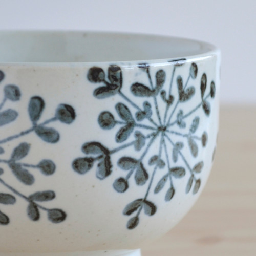 波佐見焼◎勲山窯◎雪の花 まる碗 (黒) 茶碗・めし碗 有限会社勲山製陶
