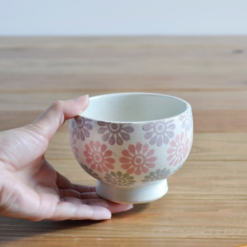 新品　波佐見焼 勲山窯 茶碗 フワリ 花 RD/YE 楽天市場】波佐見焼 茶碗 大小ペアセット 勲山窯 プレスフラワー