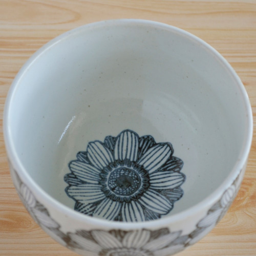 波佐見焼◎勲山窯◎ガーベラ まる碗 (黒) 茶碗・めし碗 有限会社