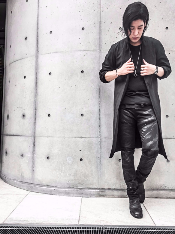 Black Coated Stretch Cut Slim Pants 第9張的照片