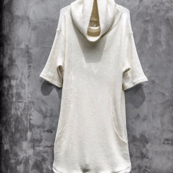 White Coated Cotton Stretch High Neck Half Sleeve Long Knit 第4張的照片