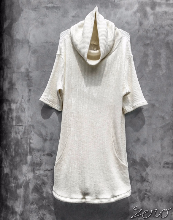 White Coated Cotton Stretch High Neck Half Sleeve Long Knit 第4張的照片