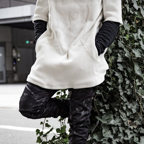 White Coated Cotton Stretch High Neck Half Sleeve Long Knit 第2張的照片