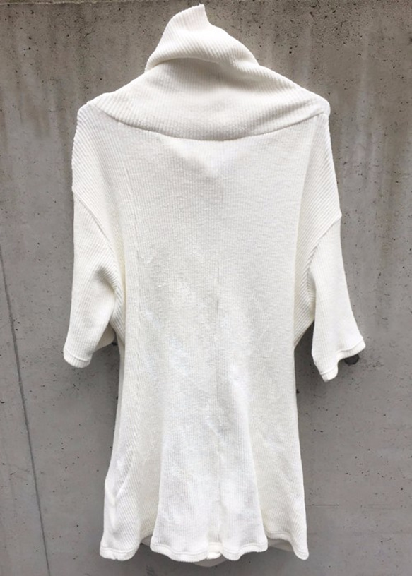 White Coated Cotton Stretch High Neck Half Sleeve Long Knit 第5張的照片