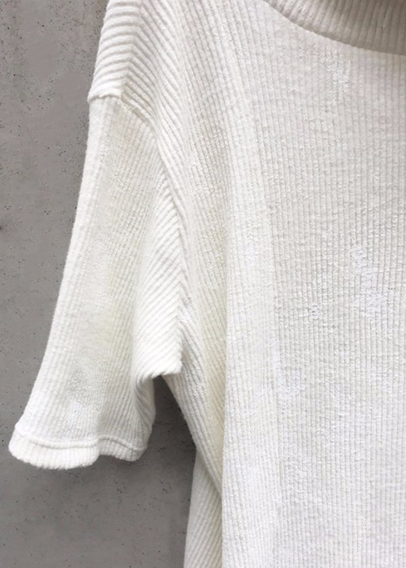 White Coated Cotton Stretch High Neck Half Sleeve Long Knit 第8張的照片