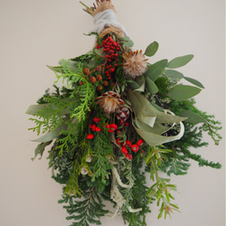 《値下げ‼️》クリスマススワッグ 60センチ 針葉樹と実もののナチュラルスワッグ 1～3枚目画像12/1撮影✨ 4枚目の画像