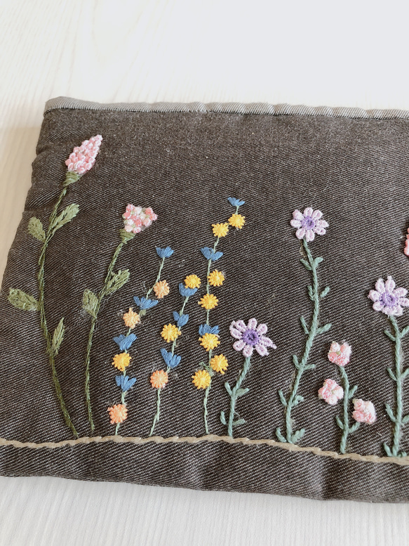 【一点物】パッチワーク　刺繍　Garden Flower ポーチ 3枚目の画像