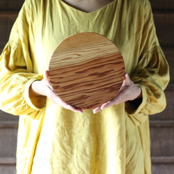 木のお皿（中くらいの丸） 1枚目の画像